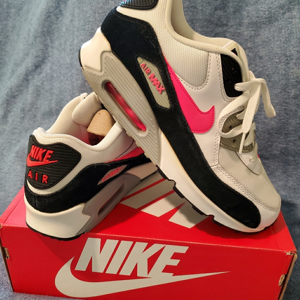 Nike Air Max 90 Essential